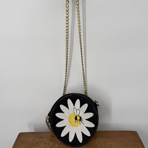 Lulu Guinness Loves Me Loves Me Not Daisy Bee Round Crossbody Bag Black Patent - Picture 4 of 10